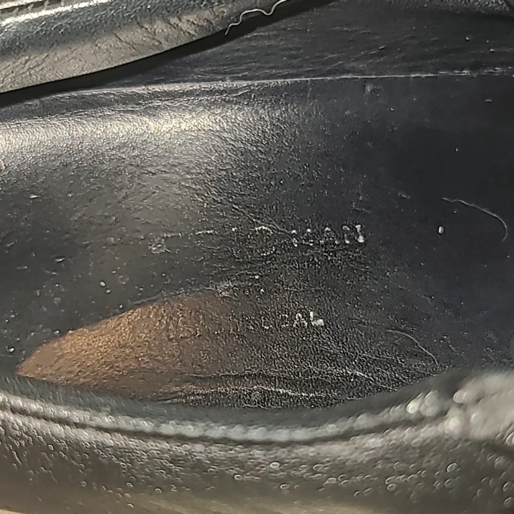 Thorogood Men's black full grain leather: work or athletic shoe. (#1274).